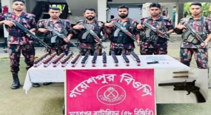 চুয়াডাঙ্গার জীবননগর সীমান্তে বিজিবির অভিযানে দেশী পিস্তল, গুলি ও মাদক উদ্ধার